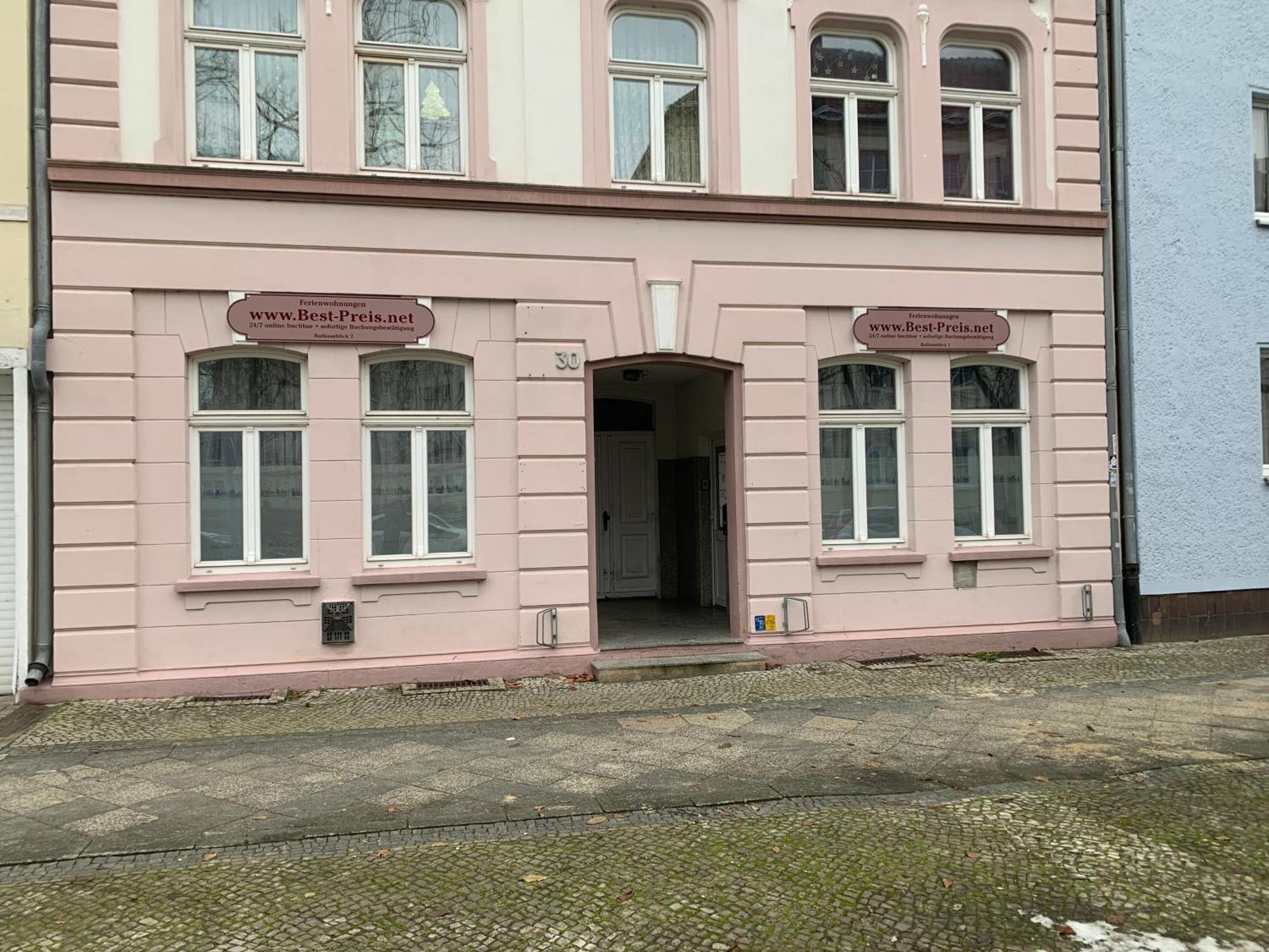 Best-Preis Fewo Rathausblick 2 - Zentrale Lage In Wittenberge - 2 Personen - Einzelzimmer - Vollausstattung - Wlan / Prime & Self-Check-In Екстериор снимка